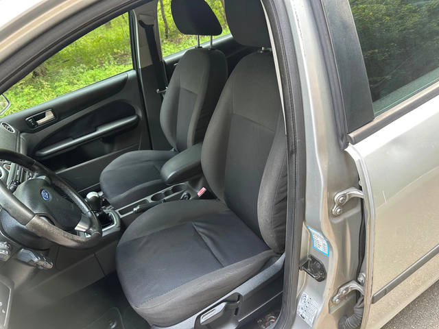 Ford Focus 1.6TDCi/90 - автомобили, коли, обяви за нови и употребявани 6