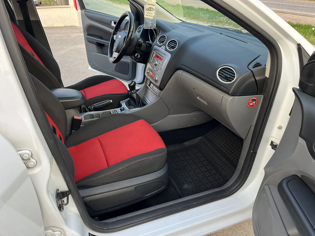 Ford Focus 1.6i 116кс ГАЗОВ ИНЖЕКЦИОН КЛИМАТРОНИК - автомобили, коли, обяви за нови и употребявани 10