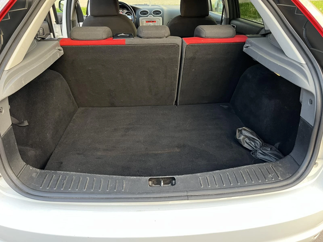 Ford Focus 1.6i 116кс ГАЗОВ ИНЖЕКЦИОН КЛИМАТРОНИК - автомобили, коли, обяви за нови и употребявани 13