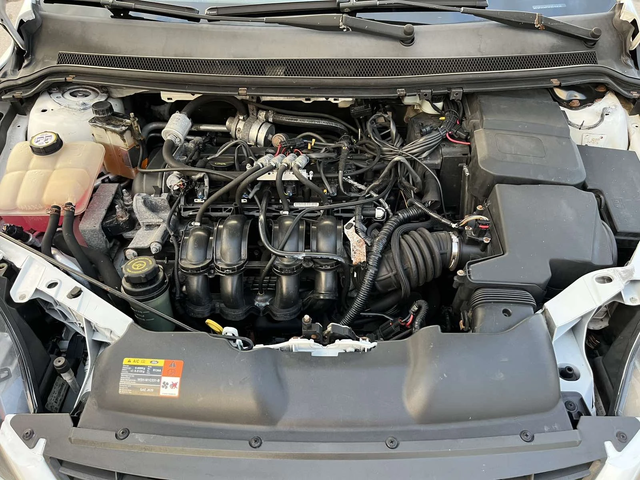 Ford Focus 1.6i 116кс ГАЗОВ ИНЖЕКЦИОН КЛИМАТРОНИК - автомобили, коли, обяви за нови и употребявани 14