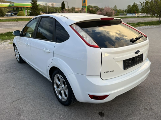 Ford Focus 1.6i 116кс ГАЗОВ ИНЖЕКЦИОН КЛИМАТРОНИК - автомобили, коли, обяви за нови и употребявани 4