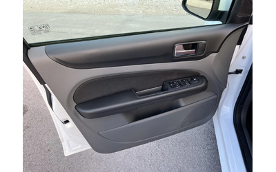 Ford Focus 1.6i 116кс ГАЗОВ ИНЖЕКЦИОН КЛИМАТРОНИК - автомобили, коли, обяви за нови и употребявани 6