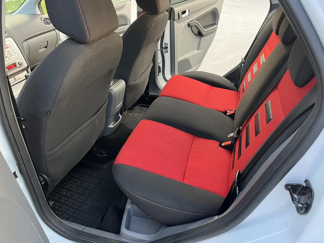 Ford Focus 1.6i 116кс ГАЗОВ ИНЖЕКЦИОН КЛИМАТРОНИК - автомобили, коли, обяви за нови и употребявани 8