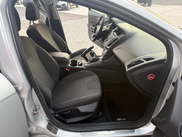 Ford Focus 1.6TDCI Titanium - автомобили, коли, обяви за нови и употребявани 8