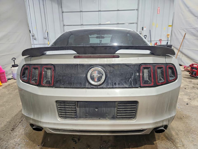 Ford Mustang 3.7L 6 Rear-wheel drive - автомобили, коли, обяви за нови и употребявани 6