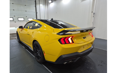 ford-mustang-5l-8cyl-rear-wheel-drive - 3