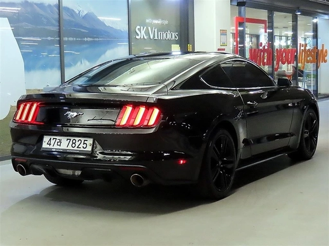 Ford Mustang 2.3 * ОБДУХ * КАМЕРА * ЧЕРВЕН САЛОН - автомобили, коли, обяви за нови и употребявани 3