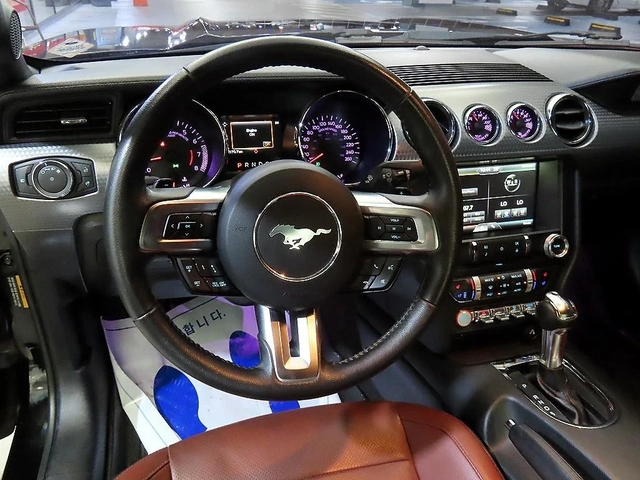 Ford Mustang 2.3 * ОБДУХ * КАМЕРА * ЧЕРВЕН САЛОН - автомобили, коли, обяви за нови и употребявани 7