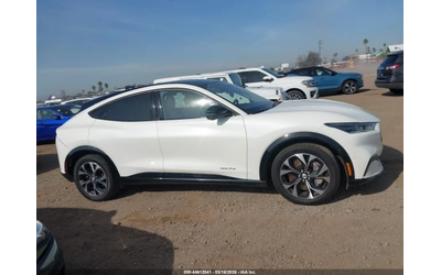 ford-mustang-mach-e - 3