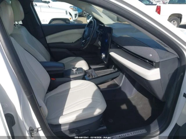 Ford Mustang Mach-E PREMIUM - автомобили, коли, обяви за нови и употребявани 9