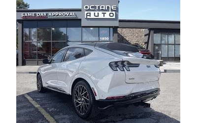 ford-mustang-mach-e - 3