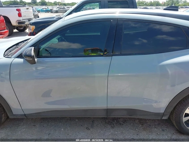 Ford Mustang Mach-E Select - автомобили, коли, обяви за нови и употребявани 11