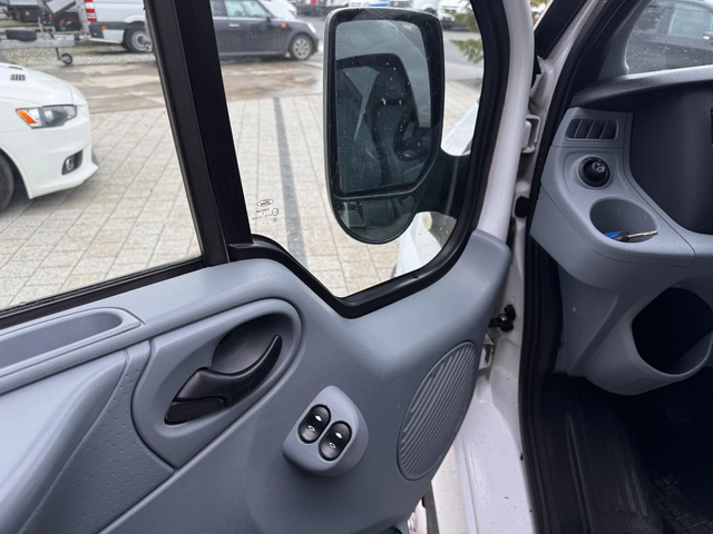 Ford Transit 2.2TDCI Климатик L1H1 - автомобили, коли, обяви за нови и употребявани 10