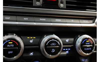 Genesis G70 2.0T AWD - SUNROOF| NAVI| CAMERA| BLINDSPOT| LANEK - автомобили, коли, обяви за нови и употребявани 16