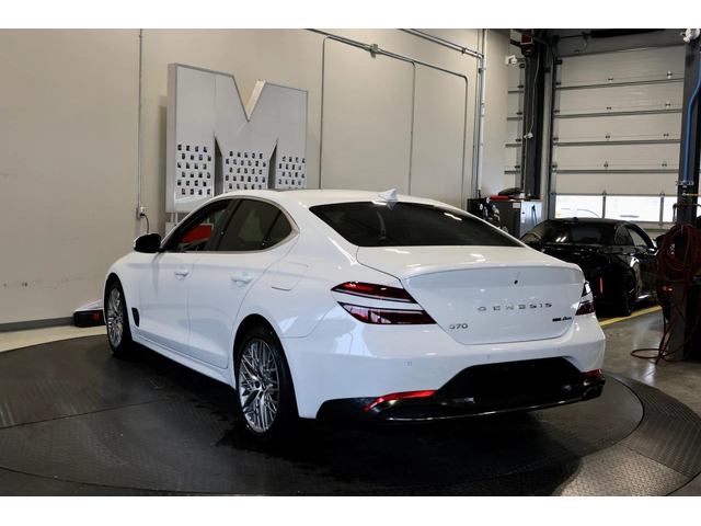 Genesis G70 2.0T AWD - SUNROOF| NAVI| CAMERA| BLINDSPOT| LANEK - автомобили, коли, обяви за нови и употребявани 3