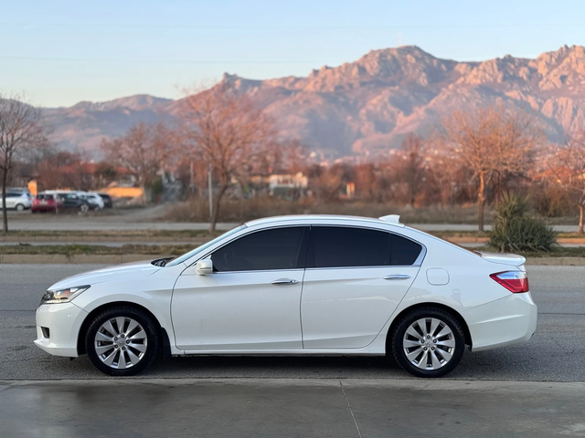 Honda Accord 2.0i Hybrid - автомобили, коли, обяви за нови и употребявани 1