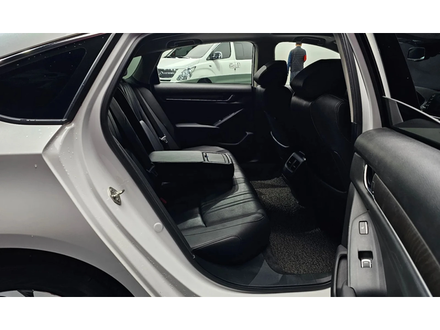 Honda Accord 1.5 Turbo - автомобили, коли, обяви за нови и употребявани 10