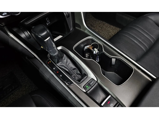 Honda Accord 1.5 Turbo - автомобили, коли, обяви за нови и употребявани 7