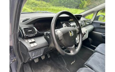Honda Fr-v 1.7i - автомобили, коли, обяви за нови и употребявани 8