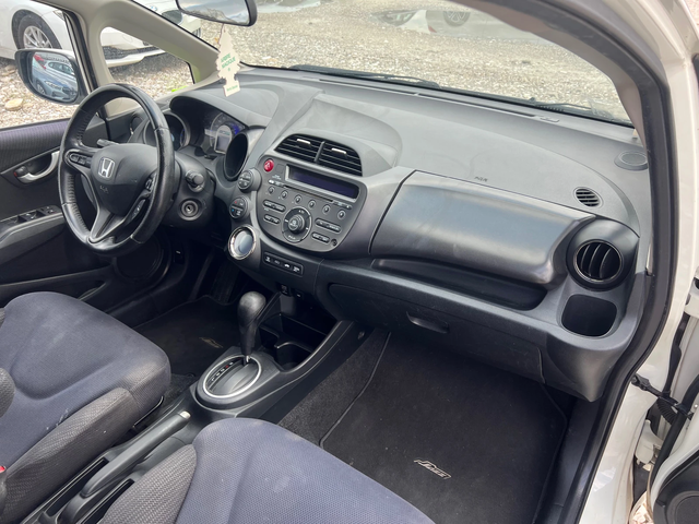 Honda Jazz 1.3 HYBRID - автомобили, коли, обяви за нови и употребявани 10