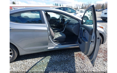 hyundai-elantra-1-8l-i-4-dohc-vvt-145hp-front-wheel-drive - 4