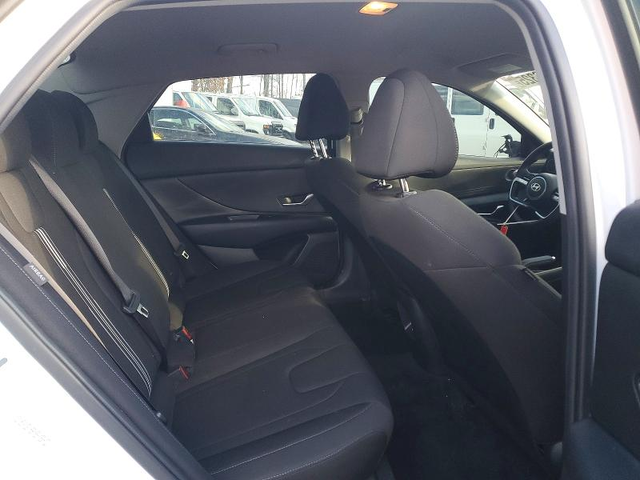 Hyundai Elantra 2.0L 4 Front-wheel Drive - автомобили, коли, обяви за нови и употребявани 10