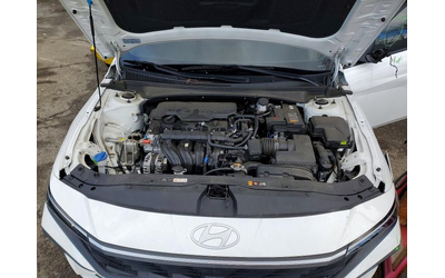 Hyundai Elantra 2.0L 4 Front-wheel Drive - автомобили, коли, обяви за нови и употребявани 11