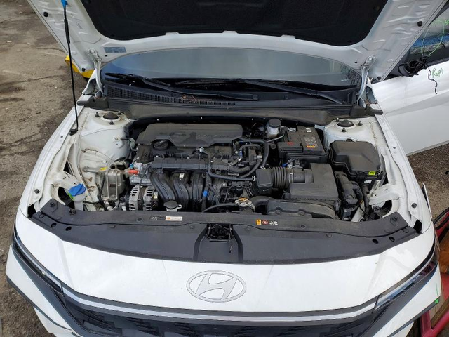 Hyundai Elantra 2.0L 4 Front-wheel Drive - автомобили, коли, обяви за нови и употребявани 12