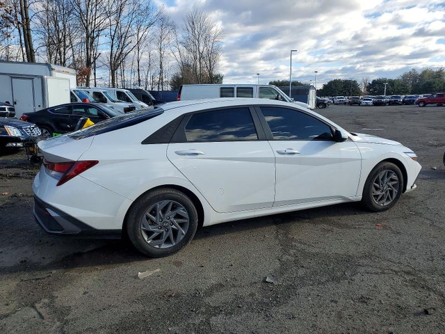 Hyundai Elantra 2.0L 4 Front-wheel Drive - автомобили, коли, обяви за нови и употребявани 3