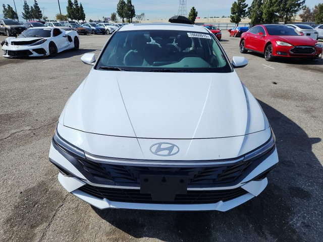 Hyundai Elantra 2.0L 4 Front Wheel Drive - автомобили, коли, обяви за нови и употребявани 5