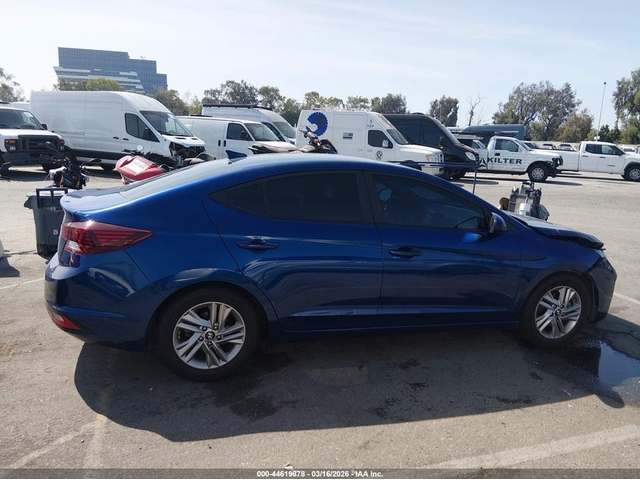 Hyundai Elantra 2.0L I-4 DOHC, VVT, 147HP Front Wheel Drive - автомобили, коли, обяви за нови и употребявани 12