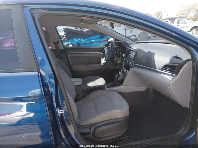 Hyundai Elantra 2.0L I-4 DOHC, VVT, 147HP Front Wheel Drive - автомобили, коли, обяви за нови и употребявани 4