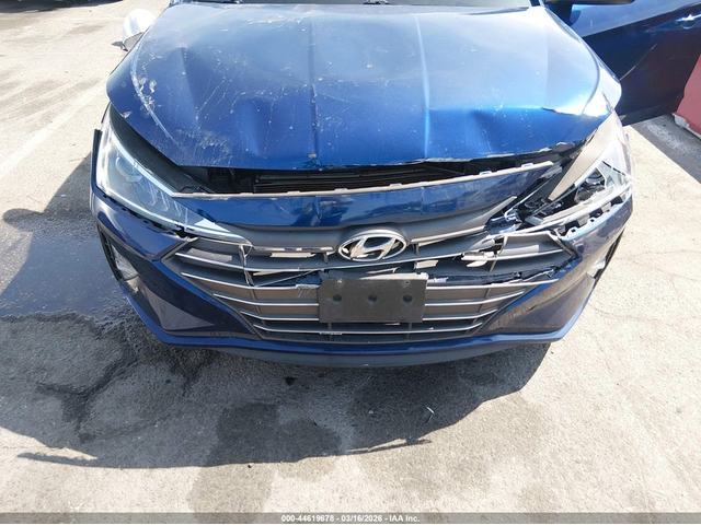 Hyundai Elantra 2.0L I-4 DOHC, VVT, 147HP Front Wheel Drive - автомобили, коли, обяви за нови и употребявани 5