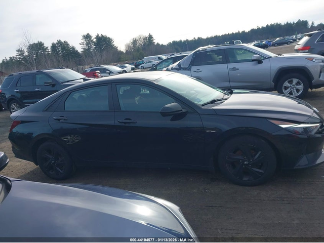 Hyundai Elantra 2.0L I-4 DOHC, VVT, 147HP Front Wheel Drive - автомобили, коли, обяви за нови и употребявани 12