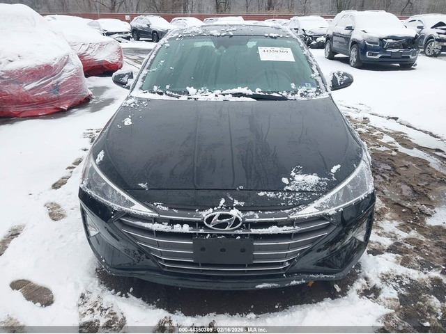 Hyundai Elantra 2.0L I-4 DOHC, VVT, 147HP Front Wheel Drive - автомобили, коли, обяви за нови и употребявани 11