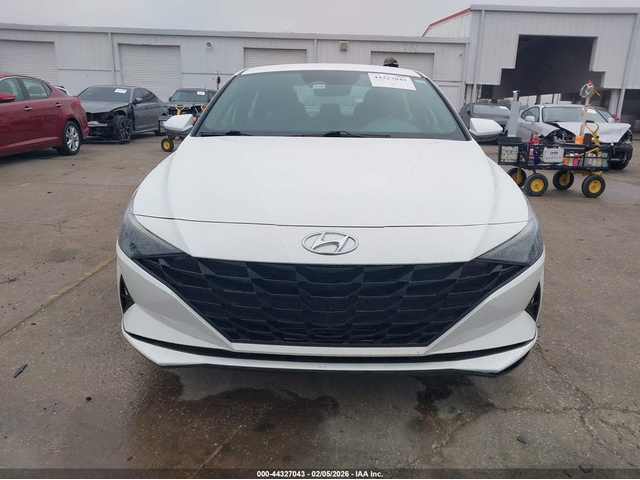 Hyundai Elantra 2.0L I-4 DOHC, VVT, 147HP Front Wheel Drive - автомобили, коли, обяви за нови и употребявани 11