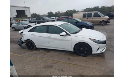 Hyundai Elantra 2.0L I-4 DOHC, VVT, 147HP Front Wheel Drive - автомобили, коли, обяви за нови и употребявани 12