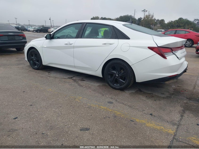 Hyundai Elantra 2.0L I-4 DOHC, VVT, 147HP Front Wheel Drive - автомобили, коли, обяви за нови и употребявани 2