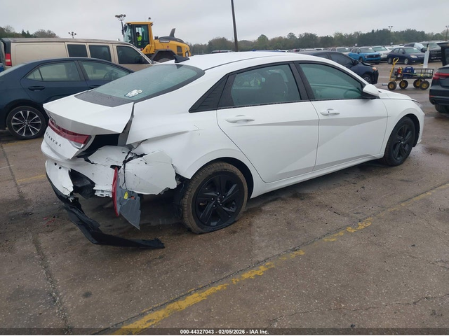 Hyundai Elantra 2.0L I-4 DOHC, VVT, 147HP Front Wheel Drive - автомобили, коли, обяви за нови и употребявани 3