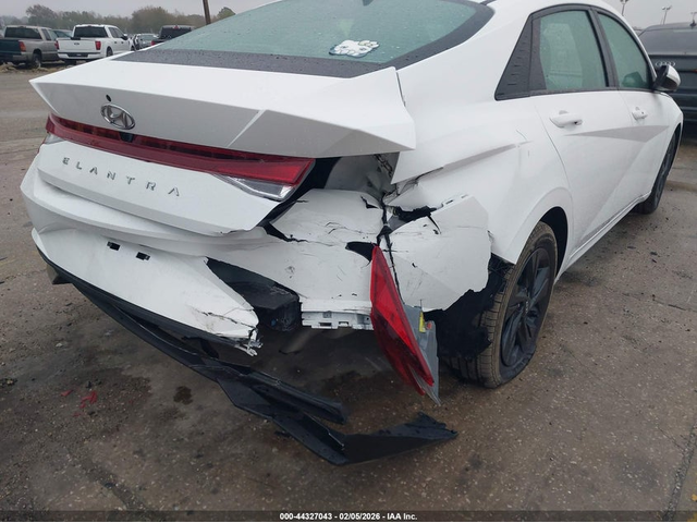 Hyundai Elantra 2.0L I-4 DOHC, VVT, 147HP Front Wheel Drive - автомобили, коли, обяви за нови и употребявани 5