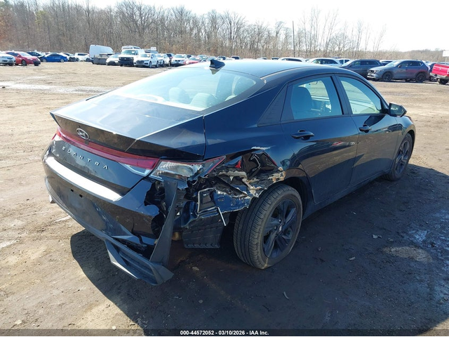 Hyundai Elantra 2.0L I-4 DOHC, VVT, 147HP Front Wheel Drive - автомобили, коли, обяви за нови и употребявани 3