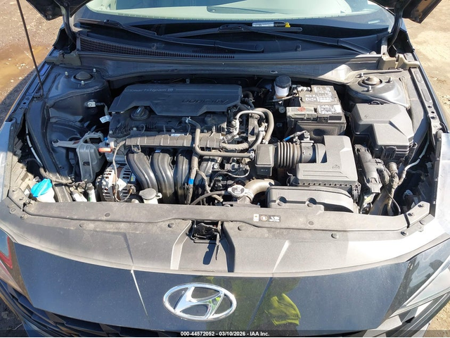 Hyundai Elantra 2.0L I-4 DOHC, VVT, 147HP Front Wheel Drive - автомобили, коли, обяви за нови и употребявани 9