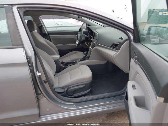 Hyundai Elantra 2.0L I-4 DOHC, VVT, 147HP Front Wheel Drive - автомобили, коли, обяви за нови и употребявани 4