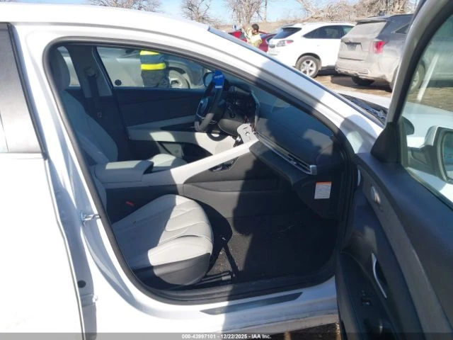 Hyundai Elantra HYBRID LIMITED - автомобили, коли, обяви за нови и употребявани 9