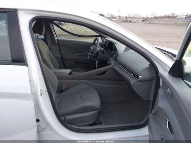 Hyundai Elantra HYBRID BLUE - автомобили, коли, обяви за нови и употребявани 4