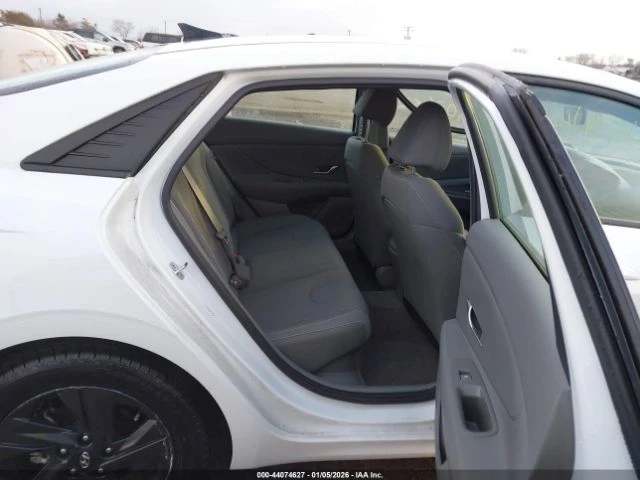 Hyundai Elantra HYBRID BLUE - автомобили, коли, обяви за нови и употребявани 6