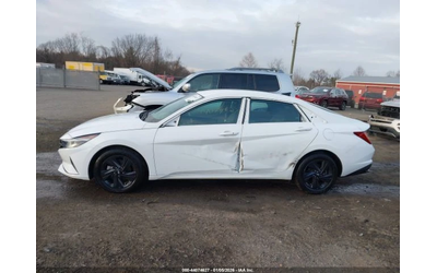 Hyundai Elantra HYBRID BLUE - автомобили, коли, обяви за нови и употребявани 9