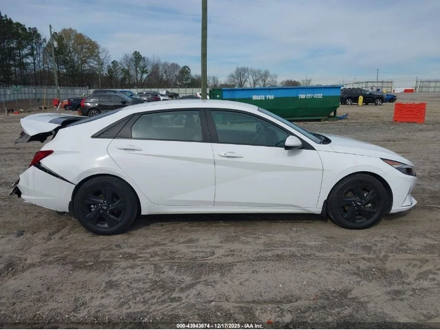 Hyundai Elantra Hybrid Blue - автомобили, коли, обяви за нови и употребявани 11