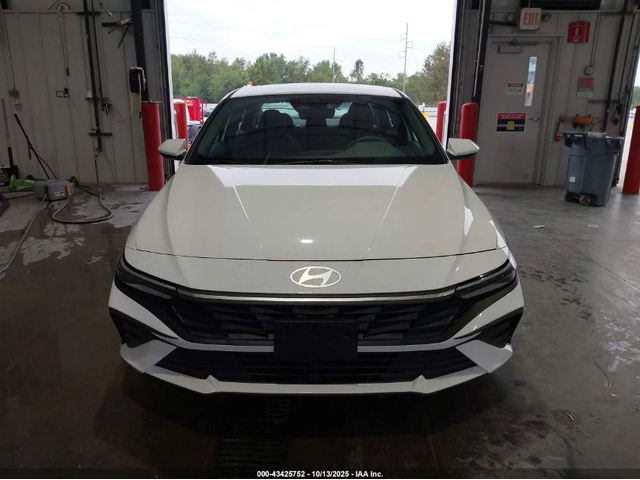 Hyundai Elantra SEL - автомобили, коли, обяви за нови и употребявани 1