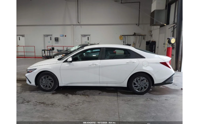 Hyundai Elantra SEL - автомобили, коли, обяви за нови и употребявани 6